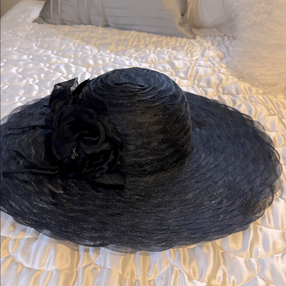 NWOT Giovannio Florence New York Black Derby Hat w/ Black Floral Embellishments - Picture 4 of 8